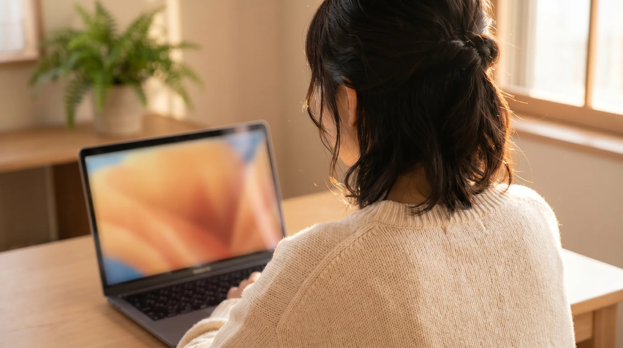 自宅からオンラインでカウンセリングを受けるイメージ